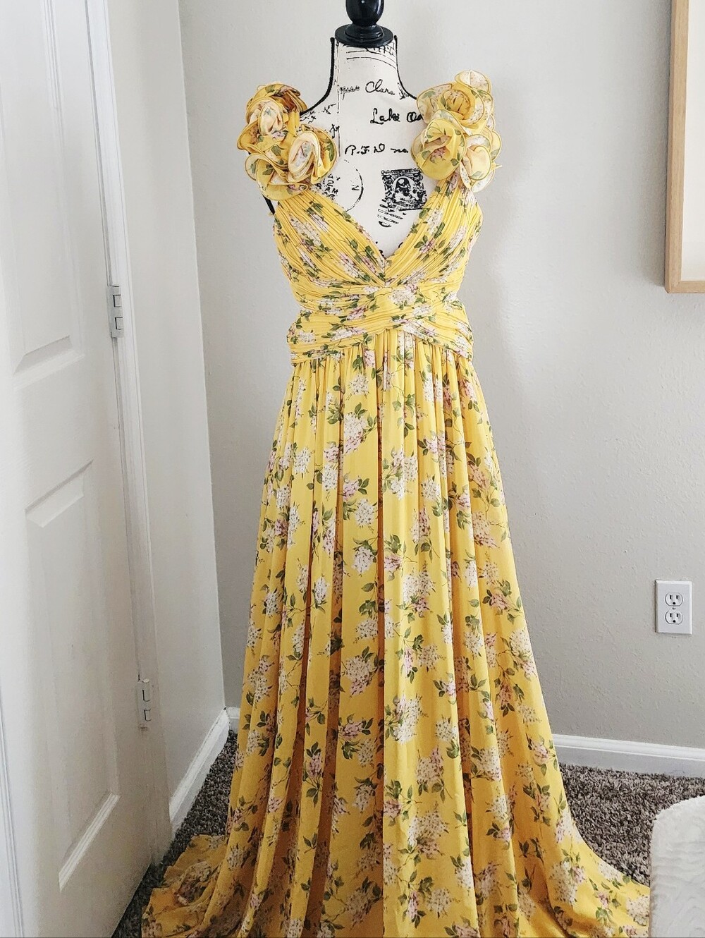 ANTONIO MELANI Yellow Floral Rosette-Shoulder Maxi Dress